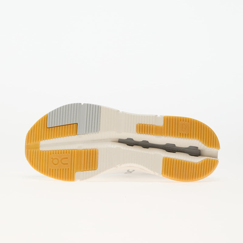 On M Cloudnova Form 2 White/ Ivory