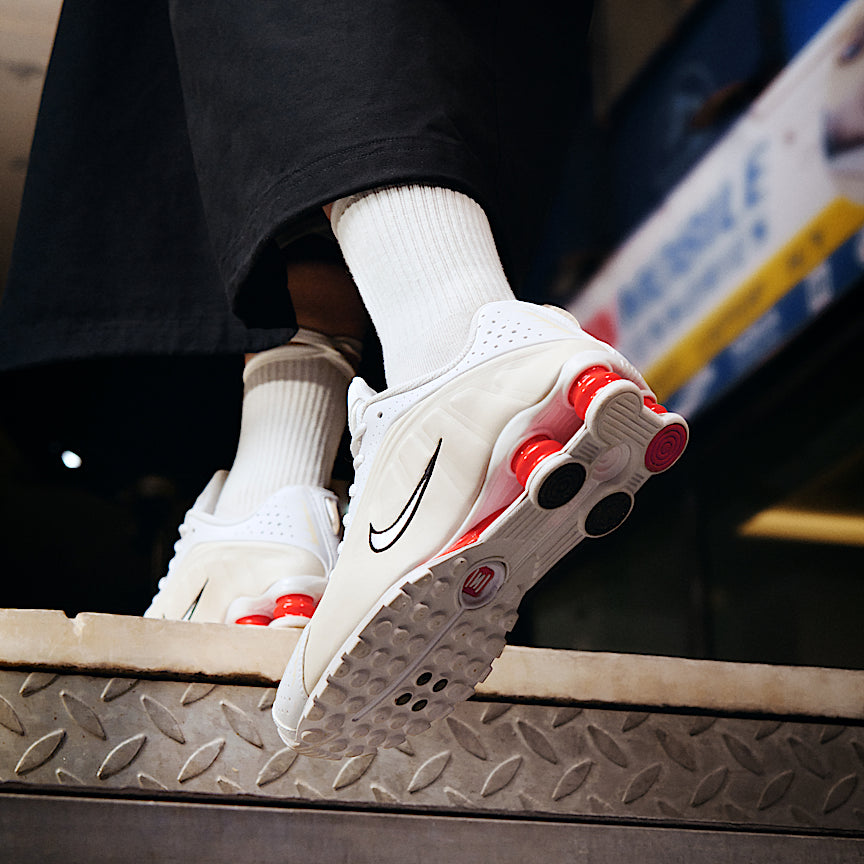 Nike Wmns Shox R4