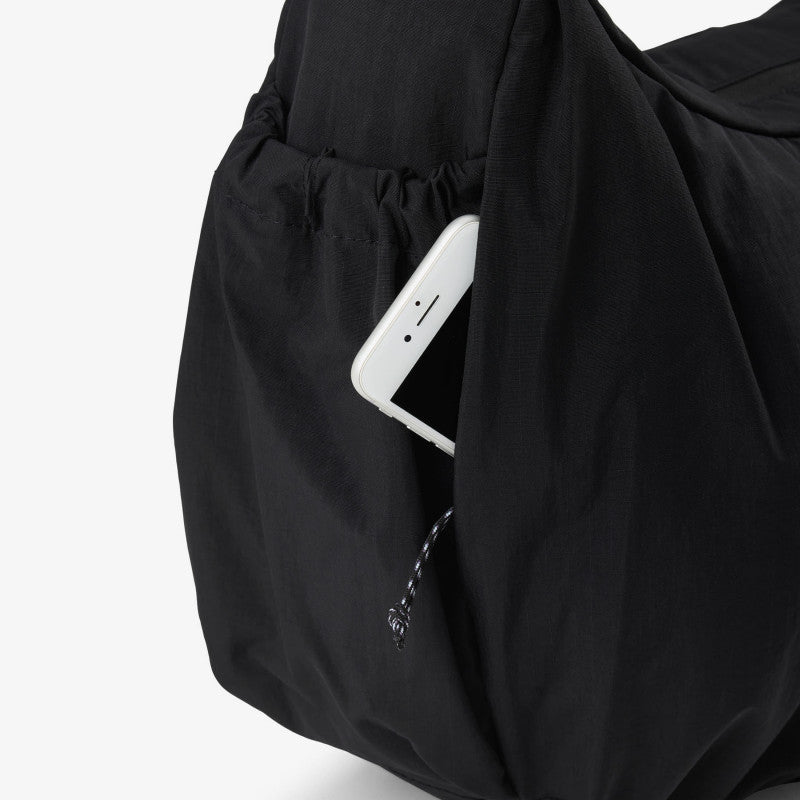 AEVOR Slouchy Bag Black 23