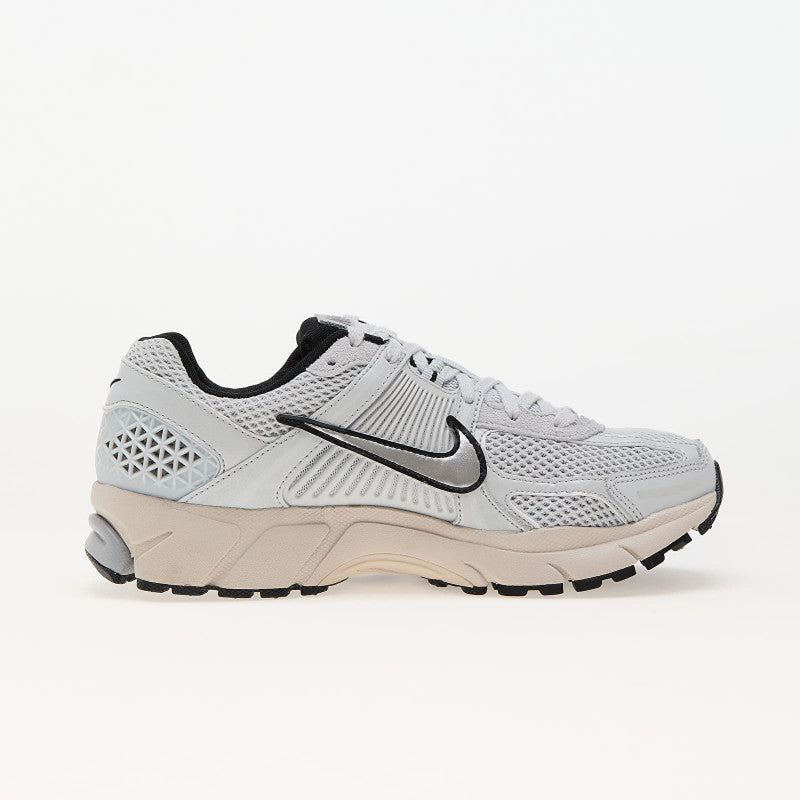 Nike Wmns Zoom Vomero 5 Pure Platinum/ Chrome-Lt Orewood Brn