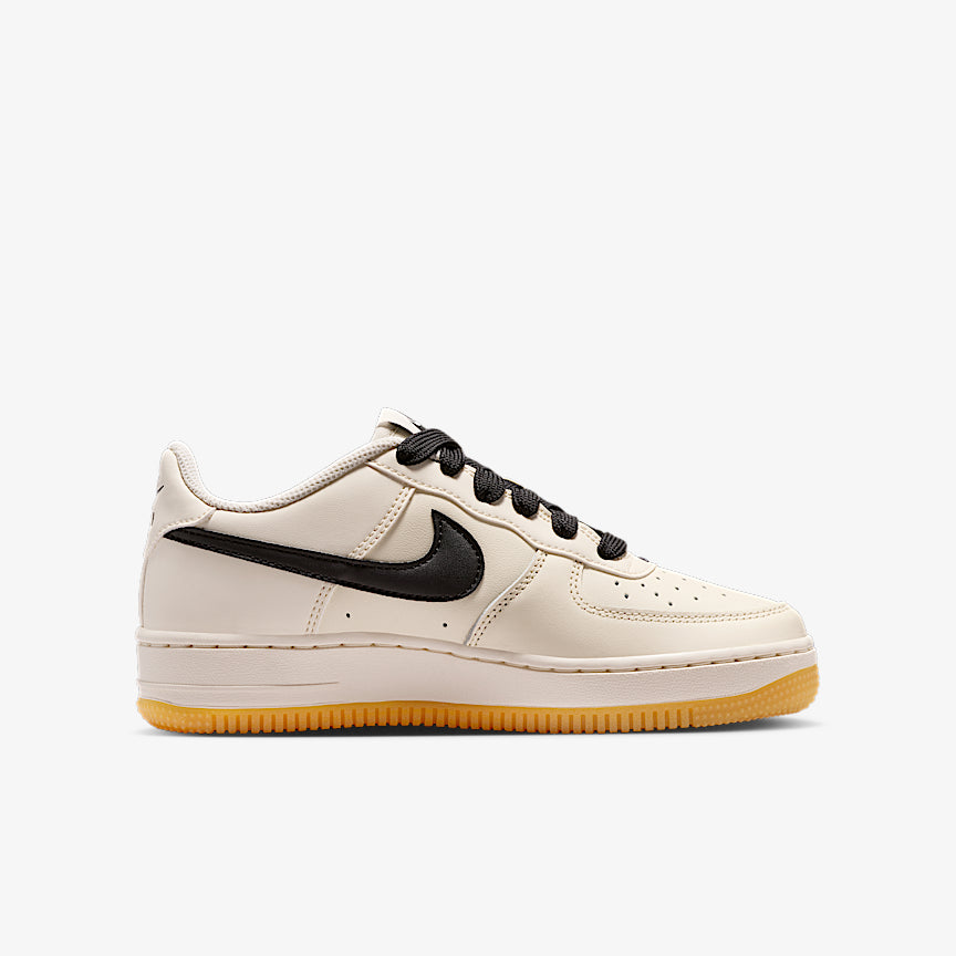 Nike Air Force 1 LV8 3