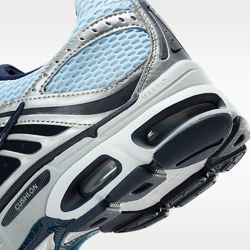 Nike Wmns Air Max Moto 2K