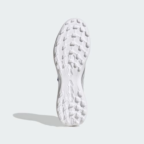 adidas PREDATOR LEAGUE z wywijanym językiem, przeznaczone do gry na murawie