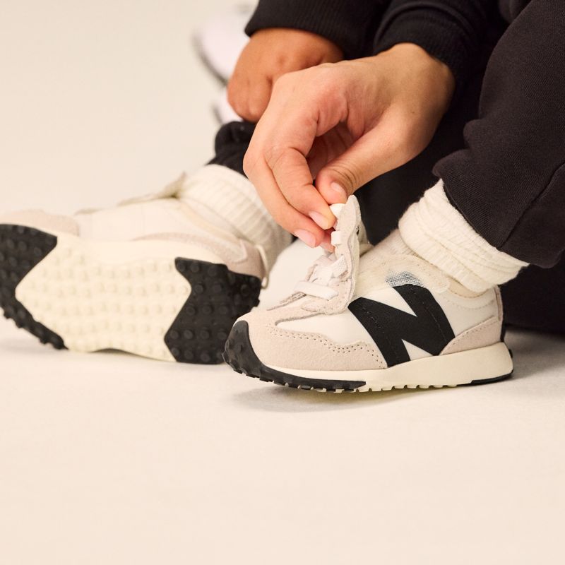New Balance 327